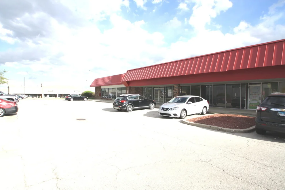 Unit for sale at 731 E Nerge Road, Roselle, IL 60172