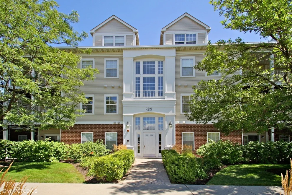 Unit for sale at 3299 Stratford Court, Lake Bluff, IL 60044