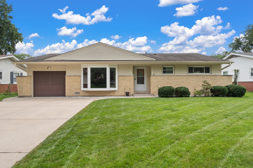 Unit for sale at 109 Crest Avenue, Elk Grove Village, IL 60007