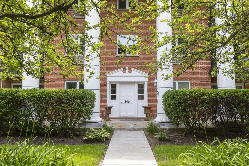 Unit for sale at 809 E Miner Street, Arlington Heights, IL 60004