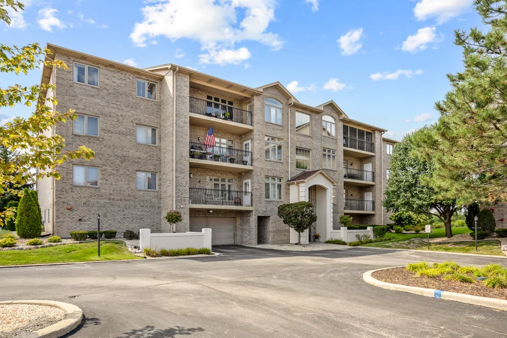 Unit for sale at 18650 Pine Lake Drive, Tinley Park, IL 60477