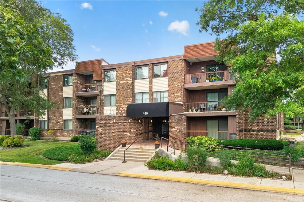 Unit for sale at 460 Raintree Court, Glen Ellyn, IL 60137