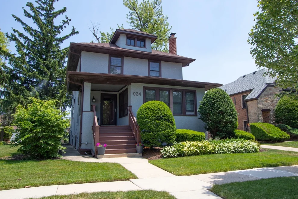 Unit for sale at 934 N Kenilworth Avenue, Oak Park, IL 60302