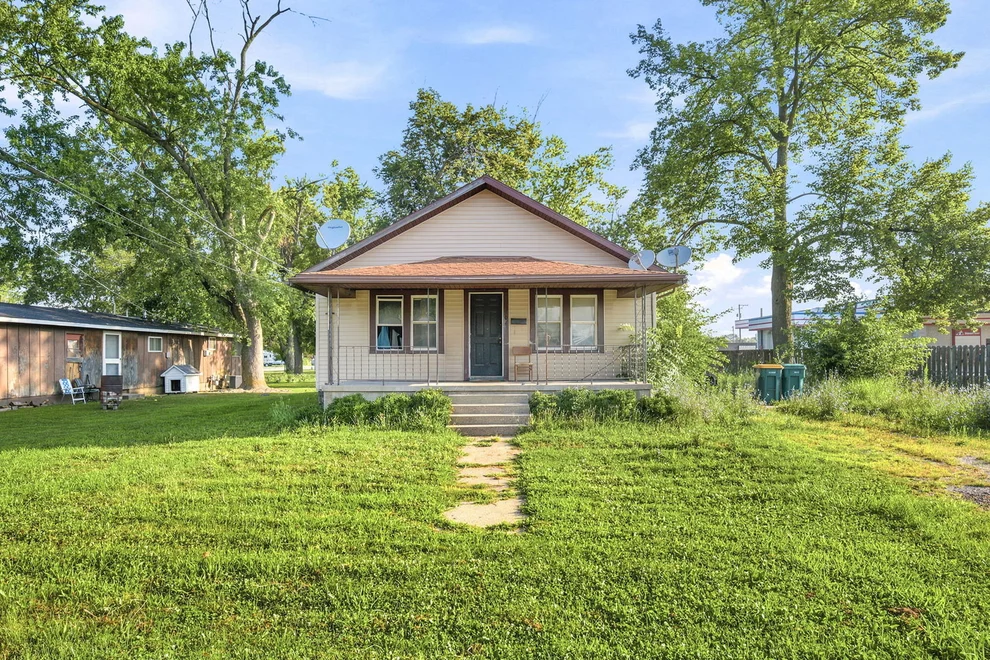 Unit for sale at 104 W Frech Street, Streator, IL 61364