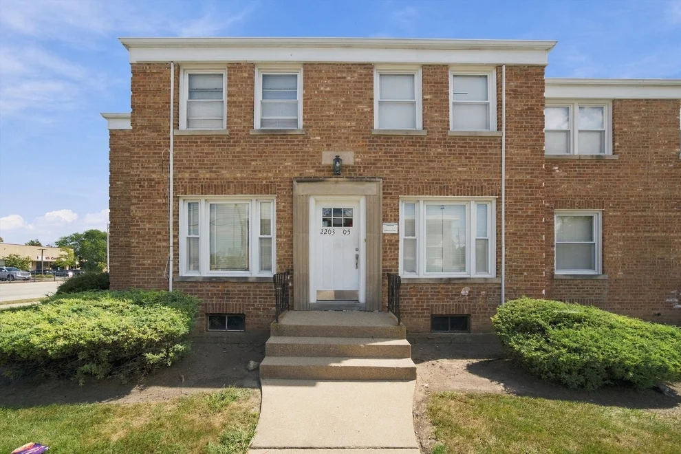 Unit for sale at 2203 13th Avenue S, Broadview, IL 60155