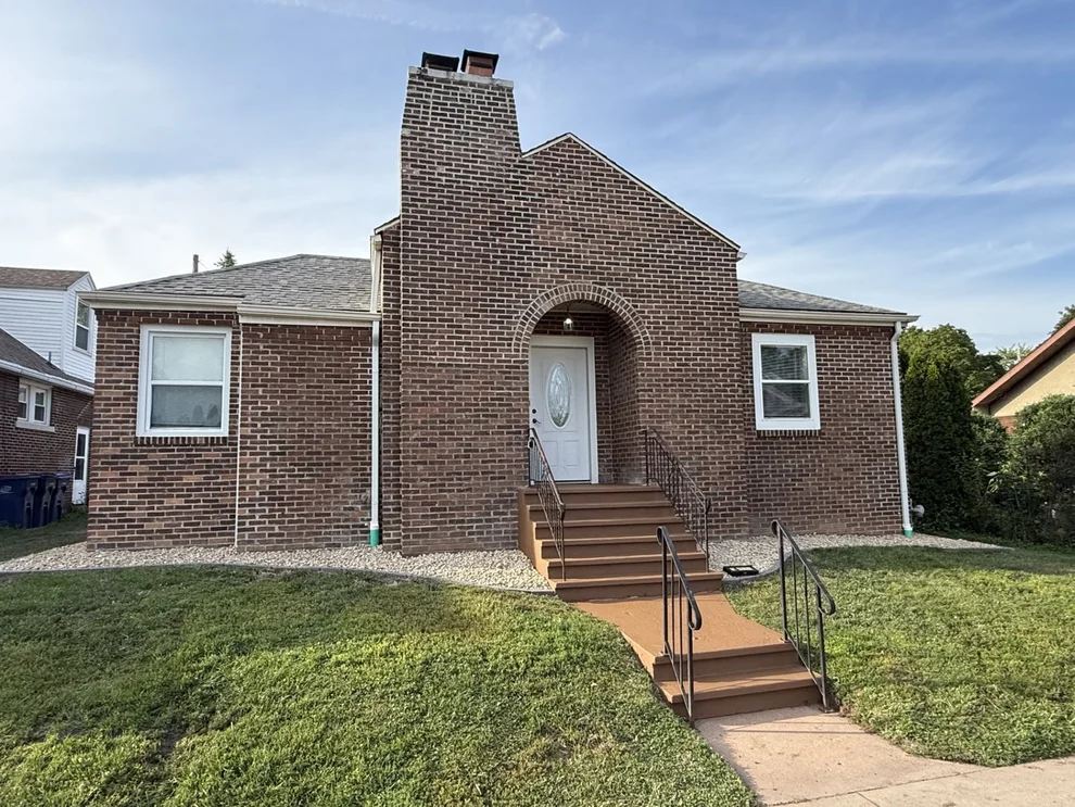 Unit for sale at 437 10th Place, Lasalle, IL 61301