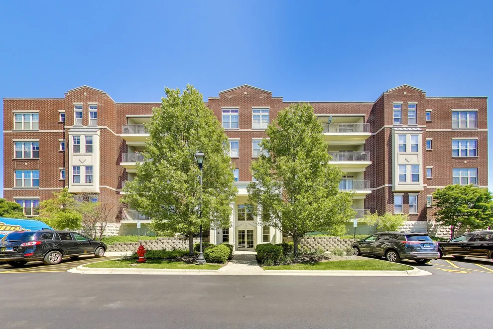 Unit for sale at 511 Prestwick Lane, Wheeling, IL 60090