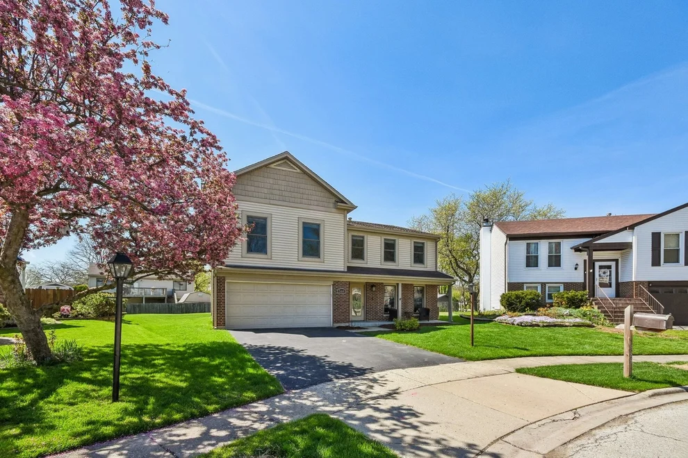 Unit for sale at 588 Kingston Court, Roselle, IL 60172