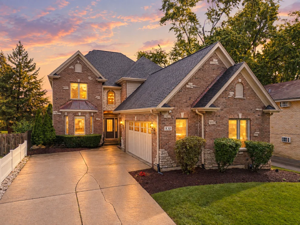 Unit for sale at 830 N Sleight Street, Naperville, IL 60563