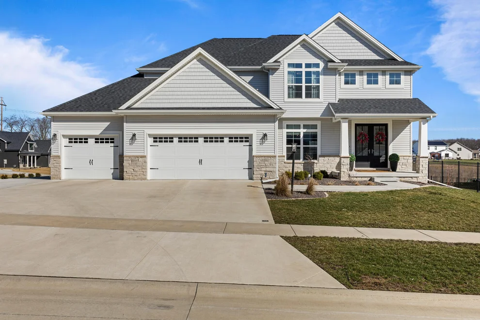 Unit for sale at 1306 Ravenwood Drive, Mahomet, IL 61853