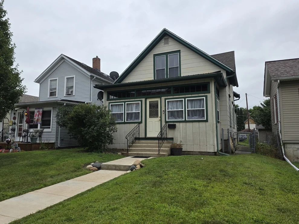 Unit for sale at 813 Pine Street, Ottawa, IL 61350