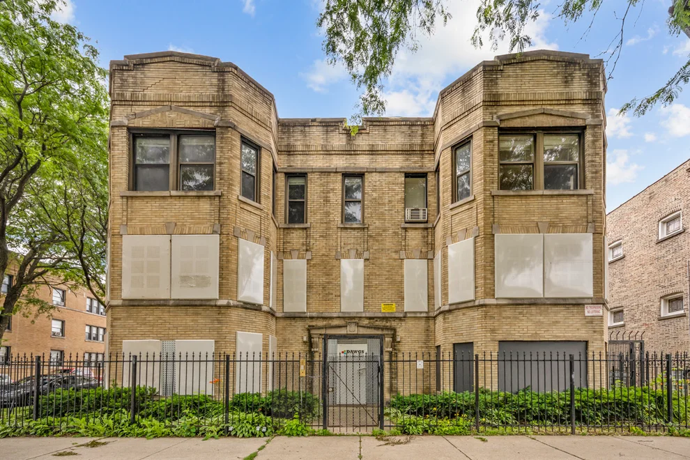 Unit for sale at 5501 W Quincy Street, Chicago, IL 60644