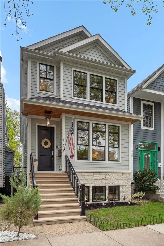 Unit for sale at 1924 W Farragut Avenue, Chicago, IL 60640