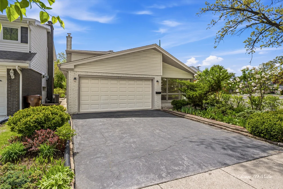 Unit for sale at 4939 Farwell Avenue, Skokie, IL 60077