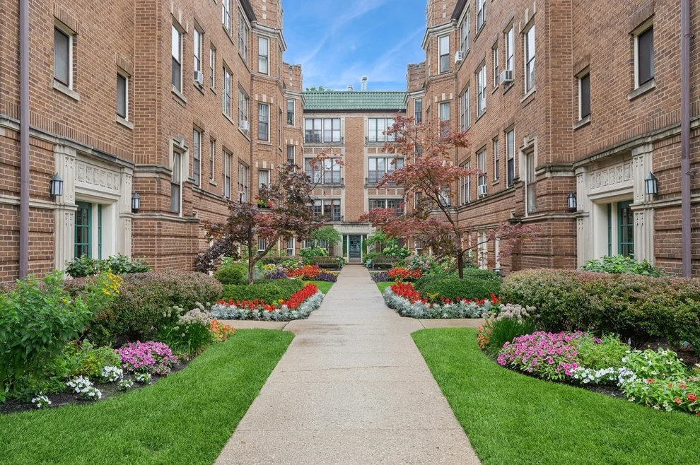 Unit for sale at 721 Hinman Avenue, Evanston, IL 60202