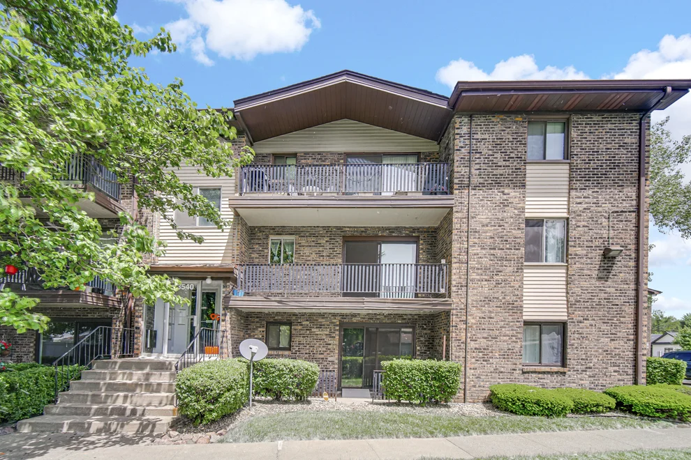 Unit for sale at 13540 Lawler Avenue, Crestwood, IL 60418