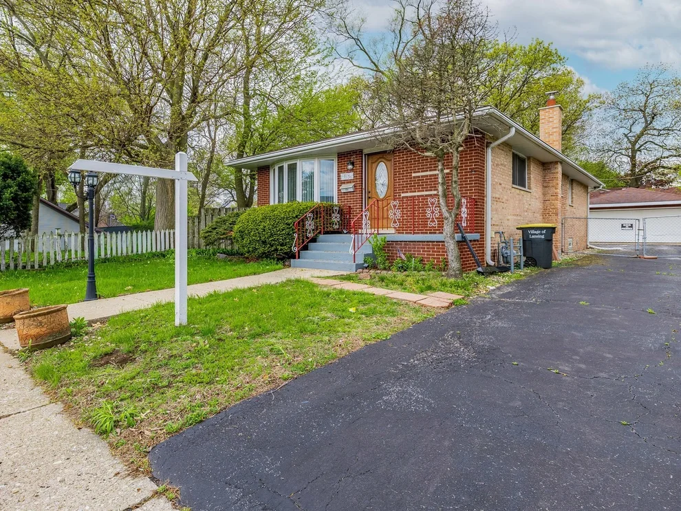 Unit for sale at 18136 Oakwood Avenue, Lansing, IL 60438