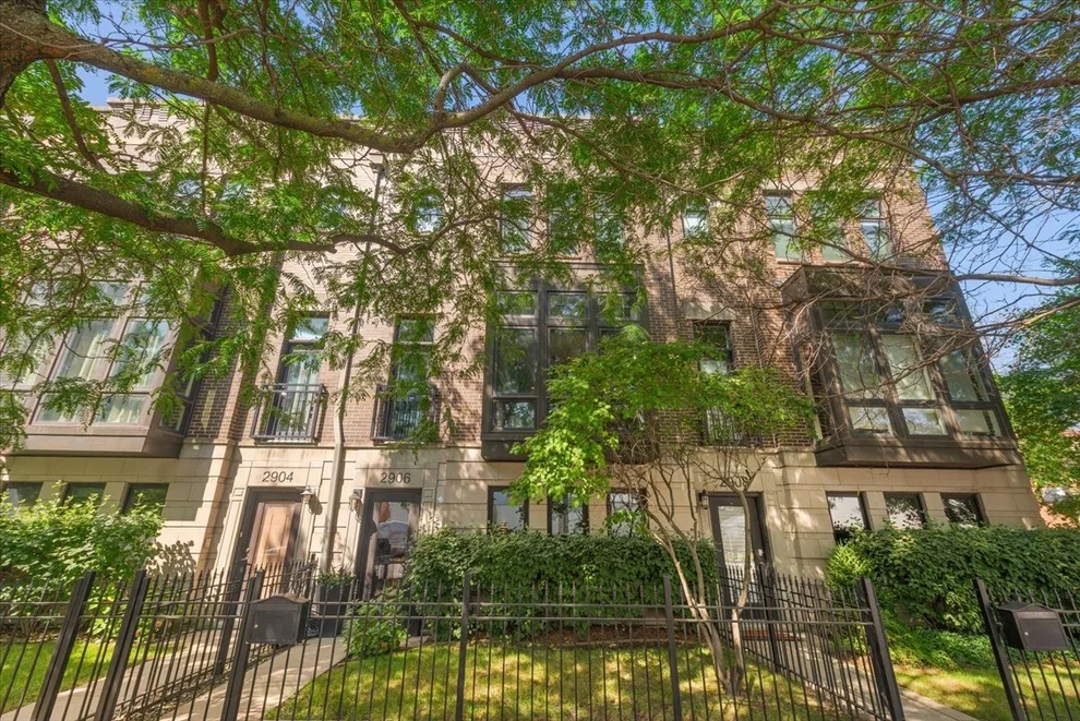 Unit for sale at 2906 N Paulina Street, Chicago, IL 60657