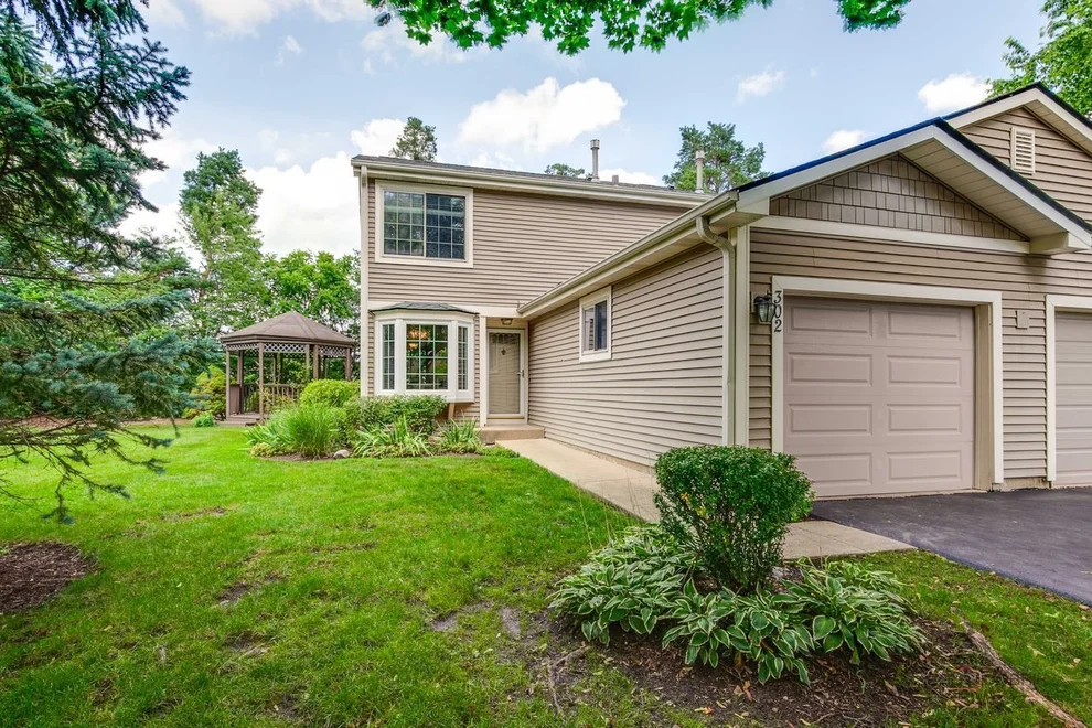 Unit for sale at 302 E Forest Knoll Drive, Palatine, IL 60074