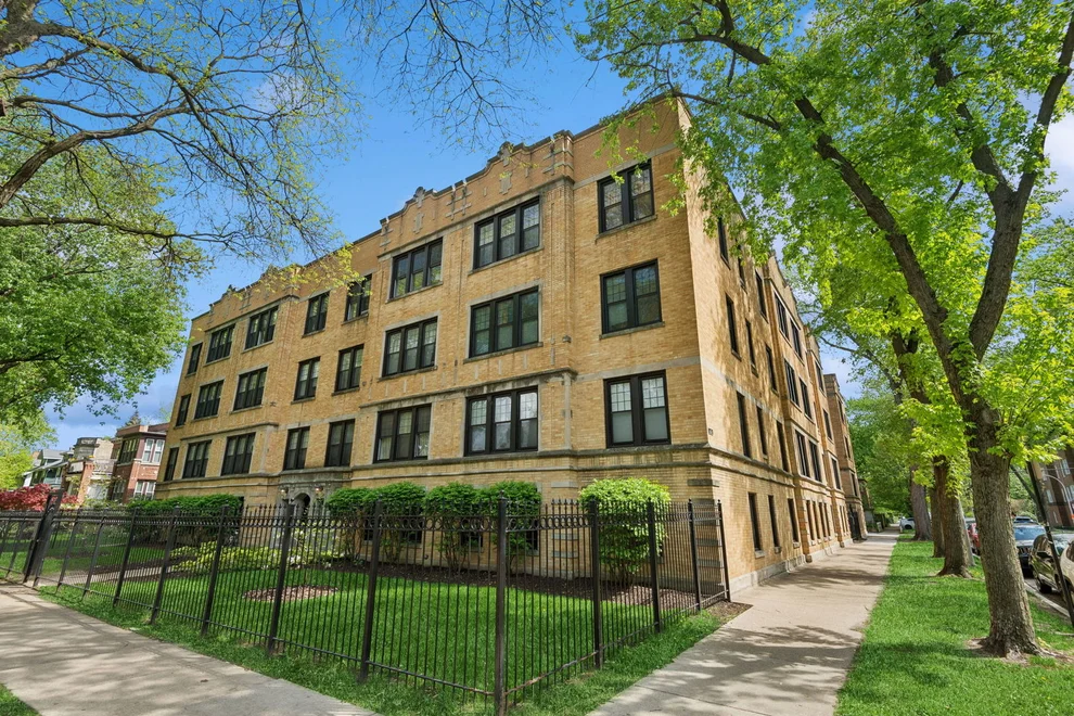 Unit for sale at 6969 N Wolcott Avenue, Chicago, IL 60626