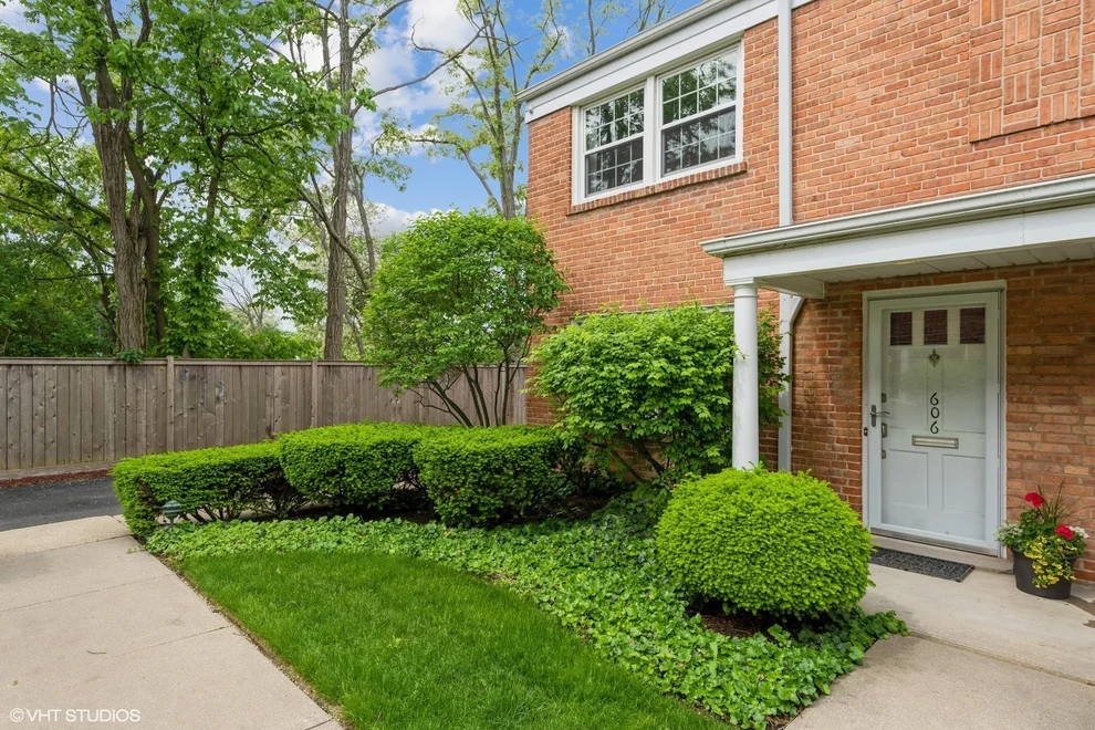 Unit for sale at 606 Lincoln Avenue, Winnetka, IL 60093