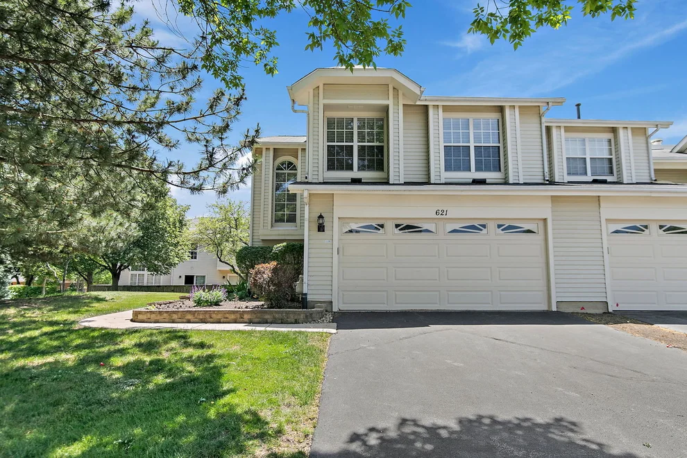 Unit for sale at 621 Newbury Lane, Schaumburg, IL 60173