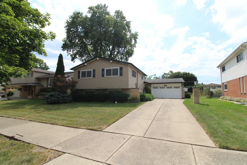 Unit for sale at 263 Norman Court, Des Plaines, IL 60016