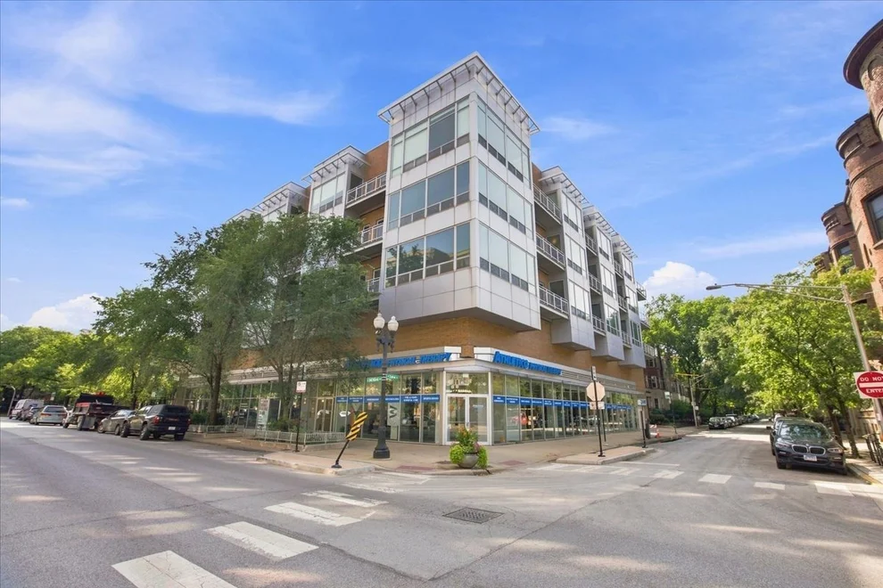 Unit for sale at 3920 N Sheridan Road, Chicago, IL 60613
