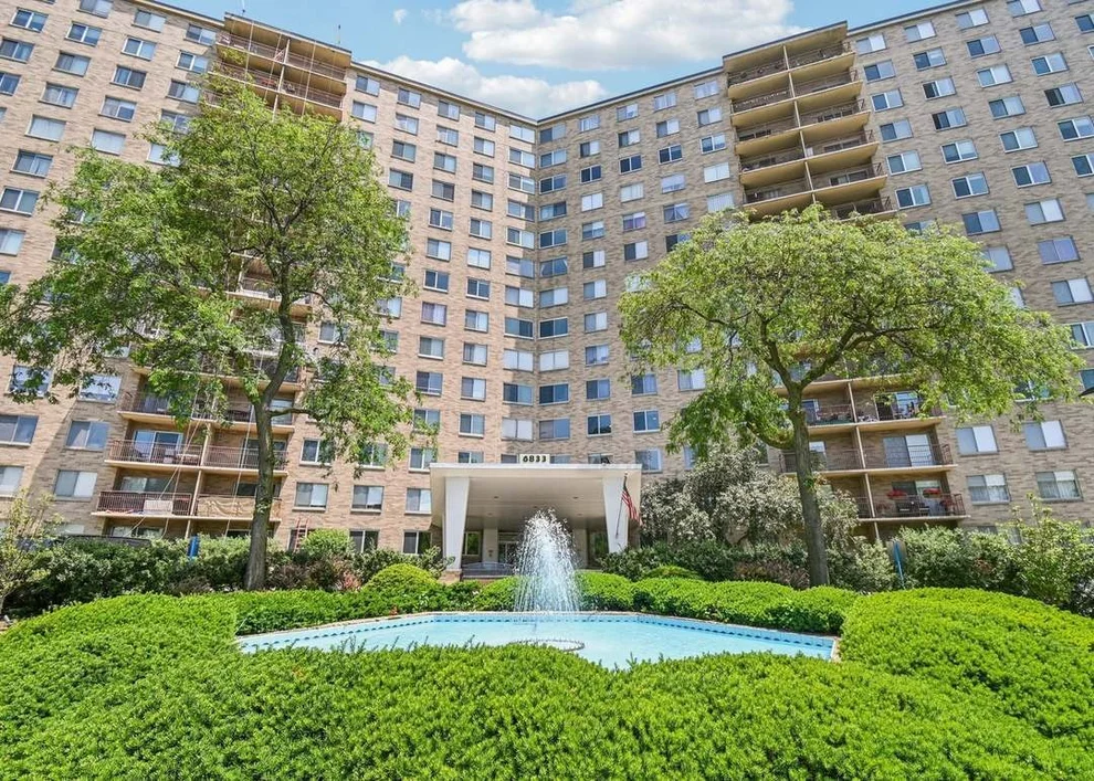 Unit for sale at 6833 N Kedzie Avenue, Chicago, IL 60645