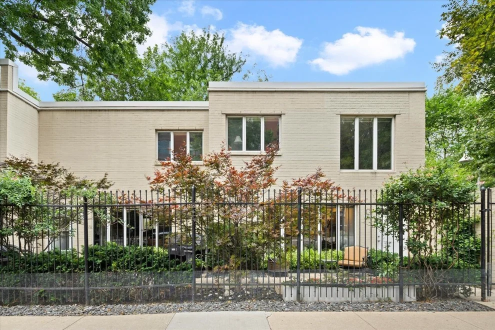 Unit for sale at 945 S PARK Terrace, Chicago, IL 60605