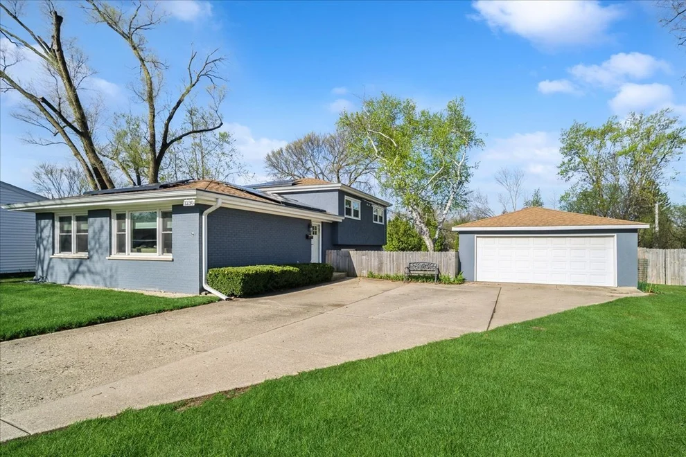 Unit for sale at 1230 Greenwood Court, Deerfield, IL 60015