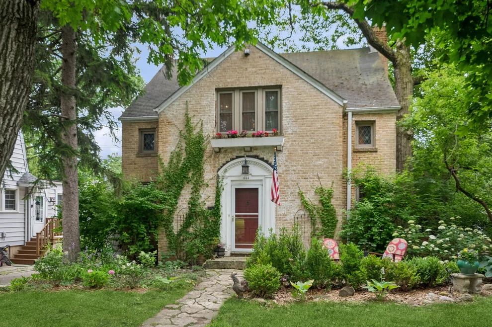 Unit for sale at 444 OAKDALE Avenue, Glencoe, IL 60022
