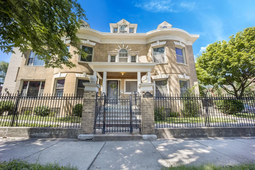 Unit for sale at 4560 S Michigan Avenue, Chicago, IL 60653