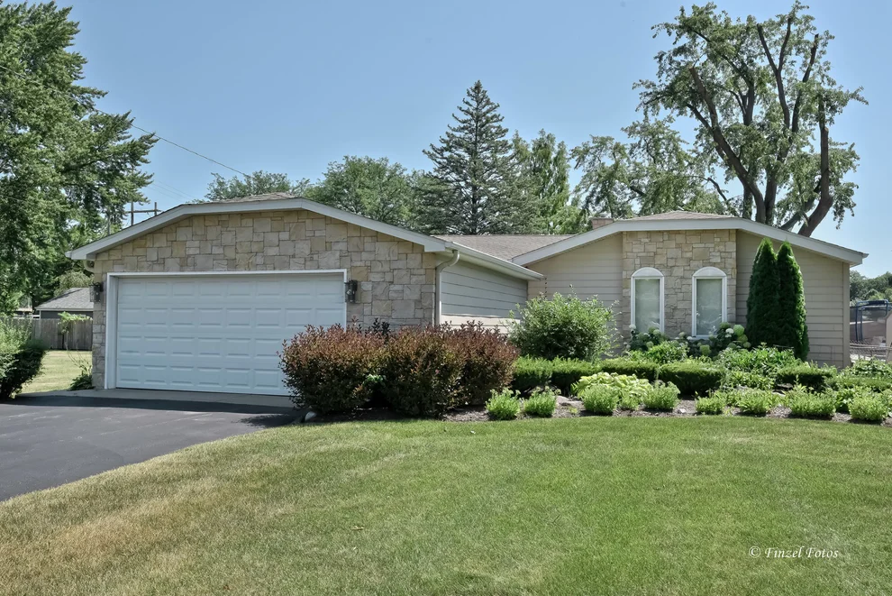Unit for sale at 604 Bally Road, McHenry, IL 60050
