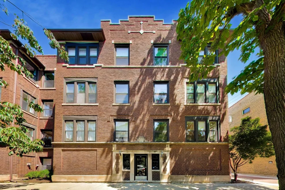 Unit for sale at 7021 N Greenview Avenue, Chicago, IL 60626