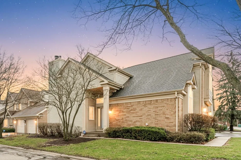 Unit for sale at 141 Manchester Court, Buffalo Grove, IL 60089