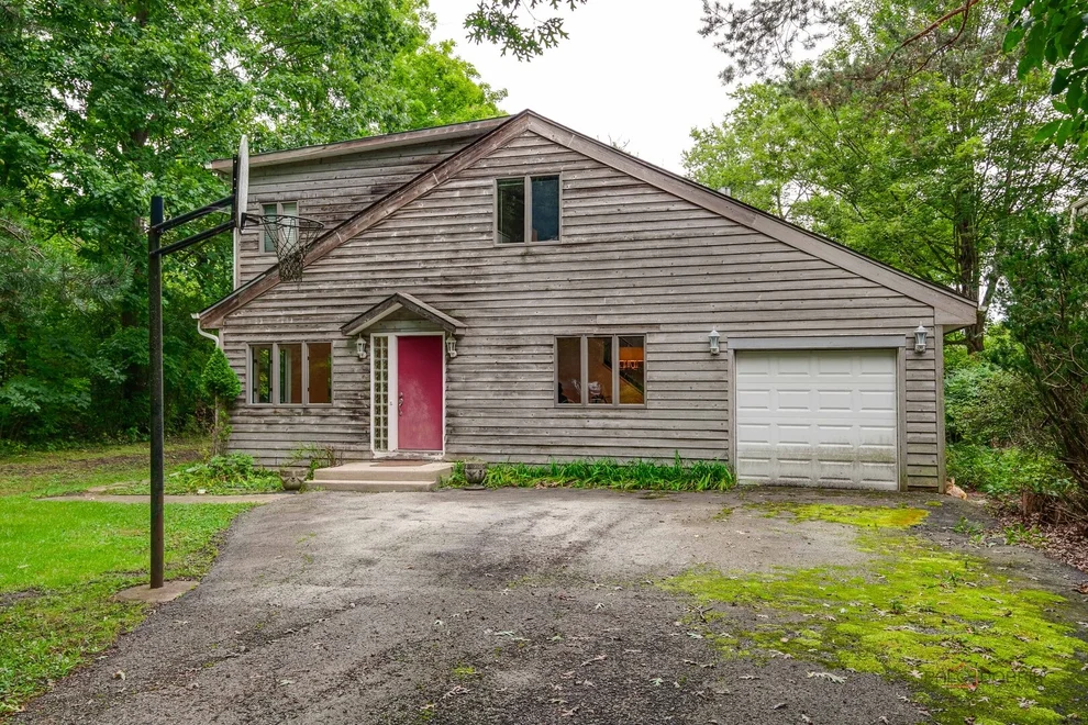 Unit for sale at 23493 N Wildwood Lane, Deerfield, IL 60015