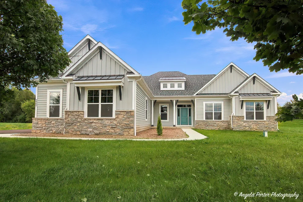 Unit for sale at 2907 Pioneer Oaks Drive, Ringwood, IL 60072