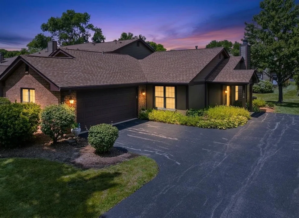Unit for sale at 124 White Birch Lane, Westmont, IL 60559