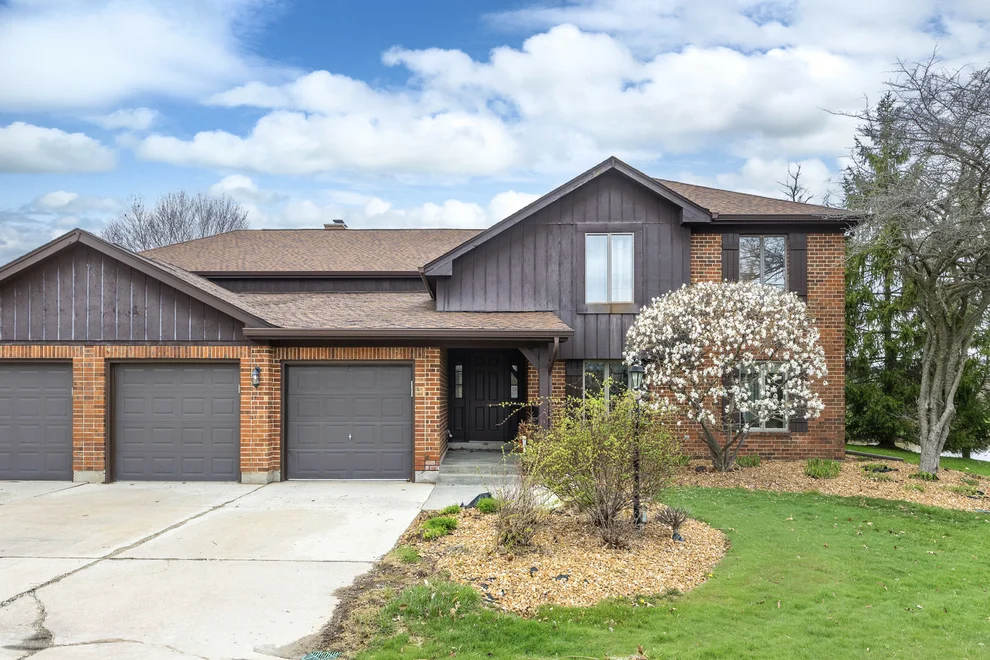 Unit for sale at 90 Golf View Lane, Frankfort, IL 60423