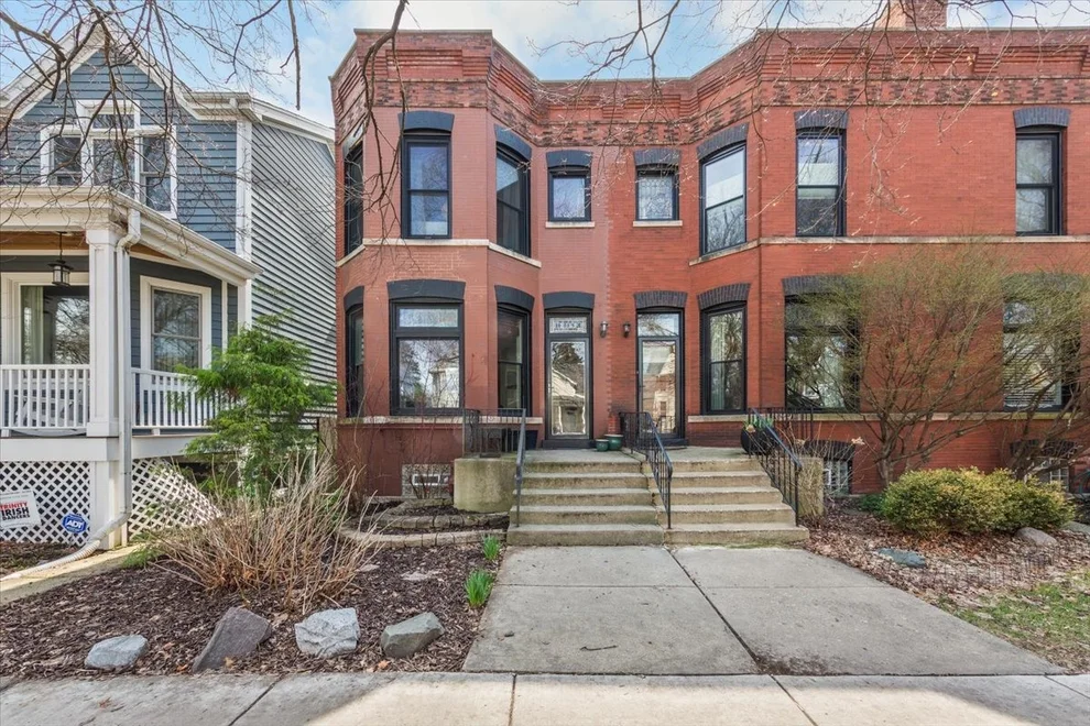 Unit for sale at 2159 W Wilson Avenue, Chicago, IL 60625
