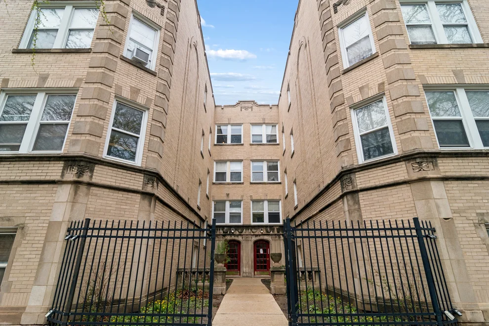 Unit for sale at 2320 W Rosemont Avenue, Chicago, IL 60659