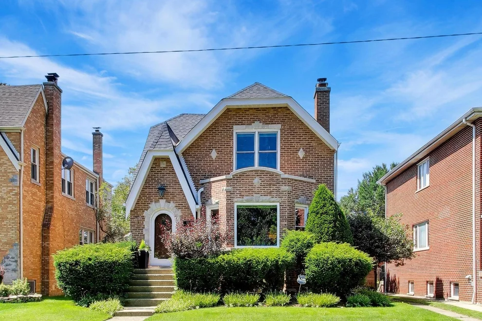Unit for sale at 6308 N INDIAN Road, Chicago, IL 60646