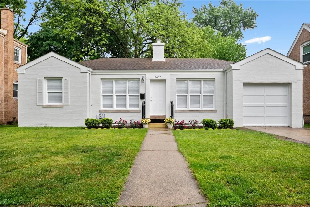 Unit for sale at 7087 N McAlpin Avenue, Chicago, IL 60646