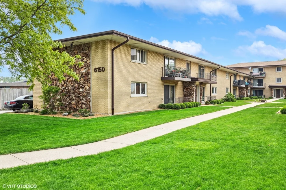 Unit for sale at 6150 S Kensington Avenue, Countryside, IL 60525