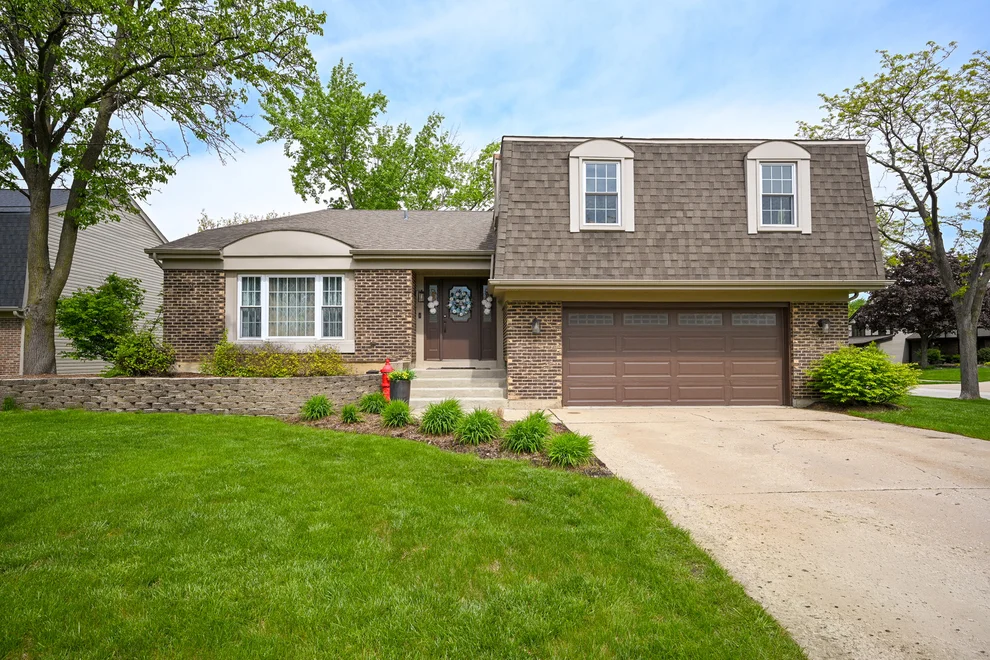 Unit for sale at 2234 Appleby Drive, Wheaton, IL 60189