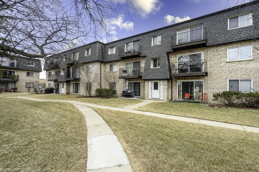 Unit for sale at 9448 BAY COLONY Drive, Des Plaines, IL 60016