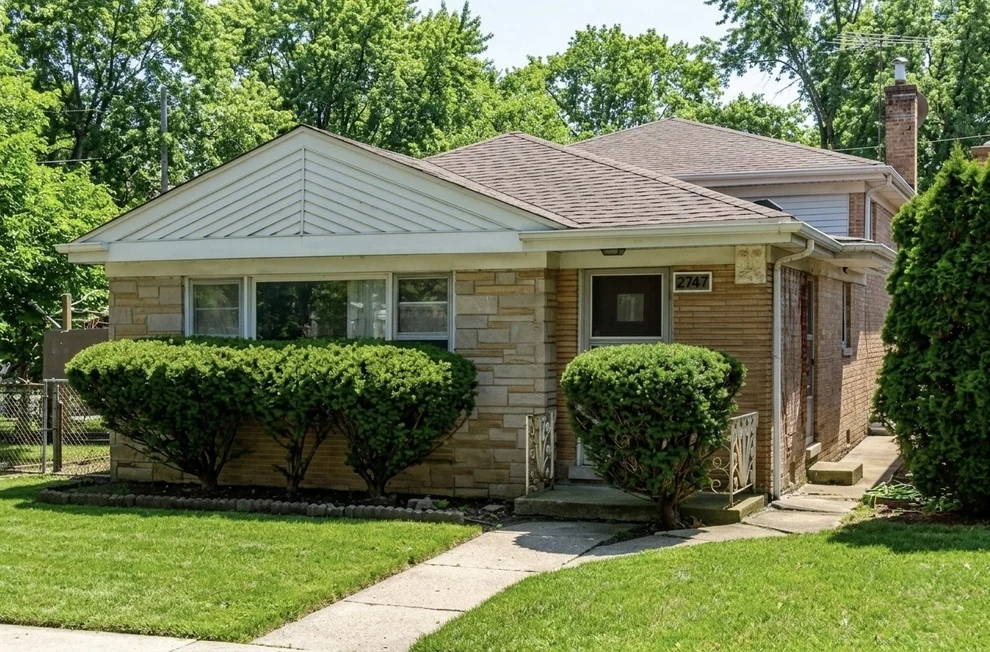 Unit for sale at 2747 W Lunt Avenue, Chicago, IL 60645