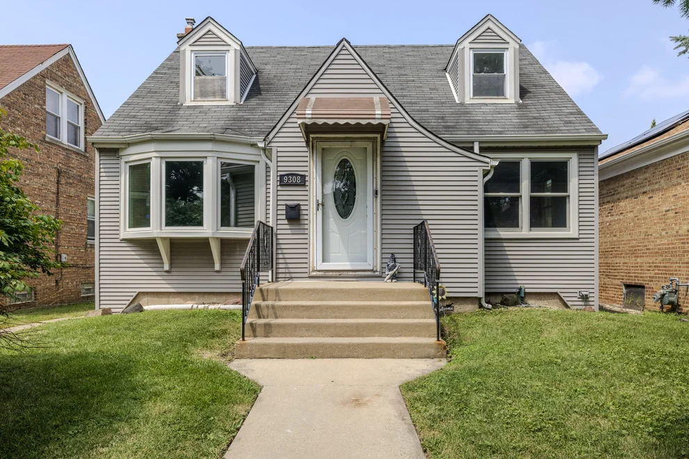 Unit for sale at 9308 S Troy Avenue, Evergreen Park, IL 60805
