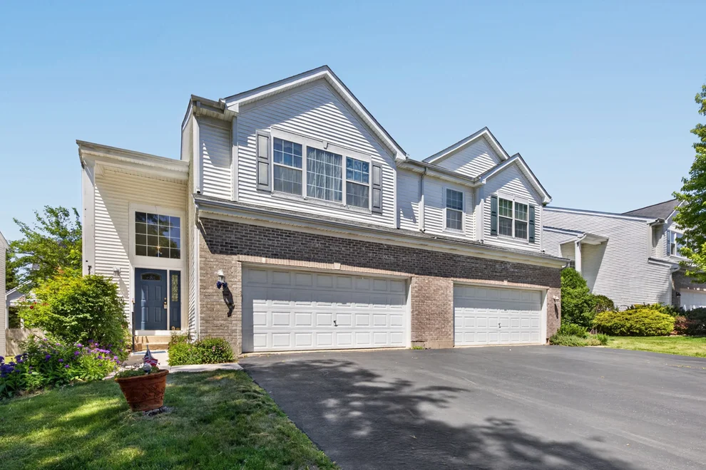 Unit for sale at 711 Red Oak Court, Naperville, IL 60563